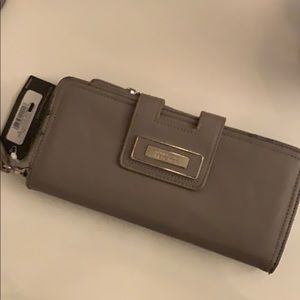 Kenneth Cole Wristlit
